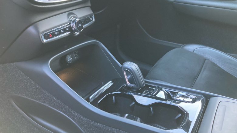 Volvo Xc40 2.0 D3 R DESIGN 5dr AWD Geartronic Diesel Estate